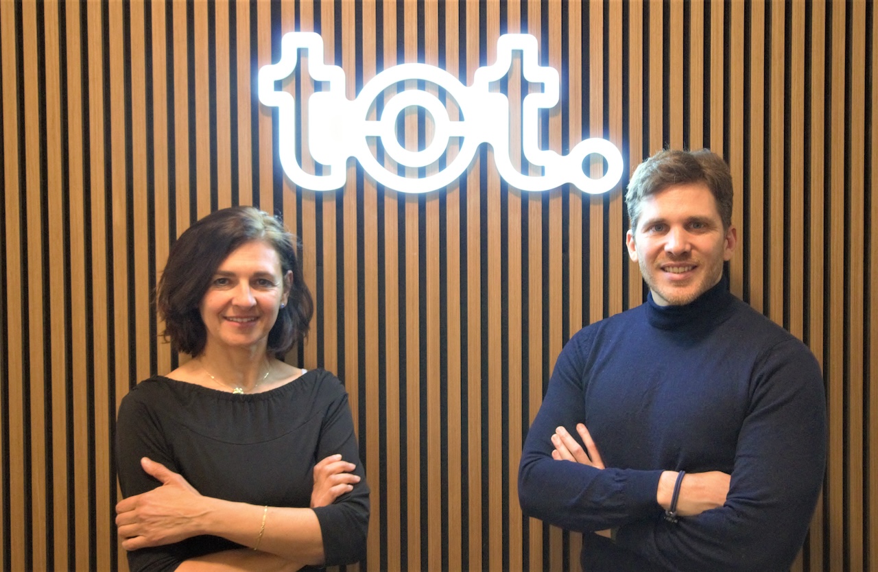 Tot, the digital bank for startups, SMEs and professionals