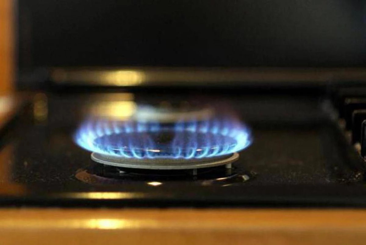 Attacco all’Iran, cosa succede alle bollette del gas degli italiani: come tutelarsi