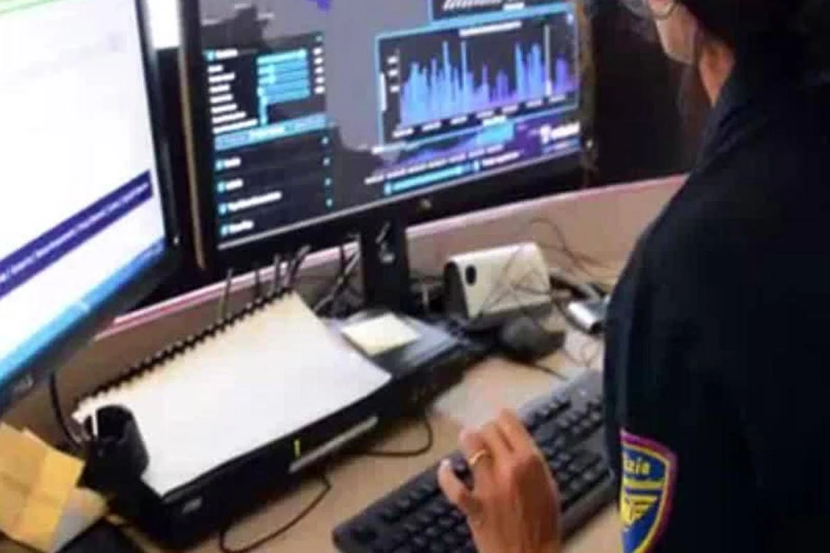 Truffa del finto poliziotto con l’Ai. A Roma dopo la prof tocca alla moglie del docente universitario, colpo da 150mila euro