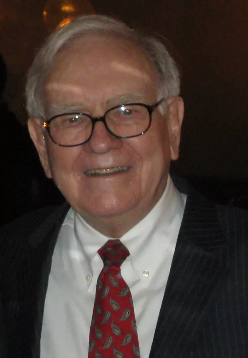 Buffett steps down as CEO of Berkshire Hathaway and will donate shares