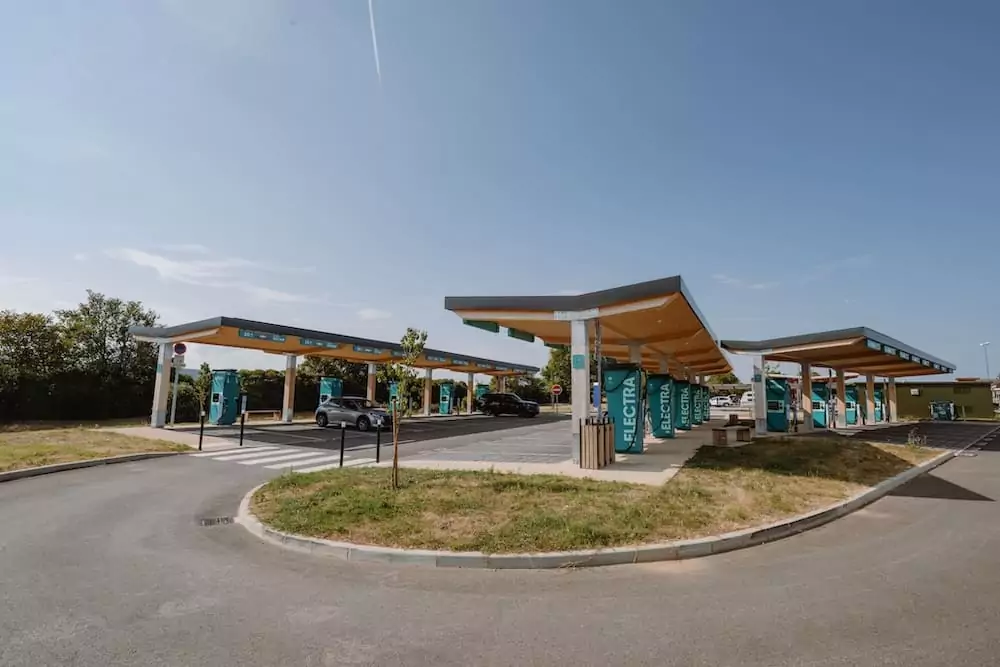 La rete di ricarica elettrica europea di Electra riceve un finanziamento da 433M€