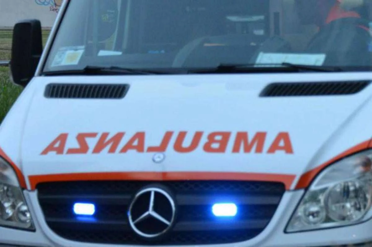 Roma, scende per aiutare automobilista e viene travolto: morto 35enne