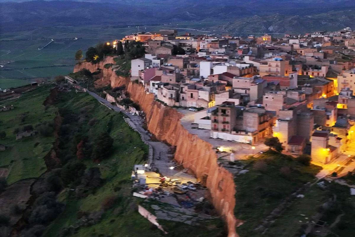 Frana a Niscemi, 13 indagati: ci sono anche Musumeci e Schifani