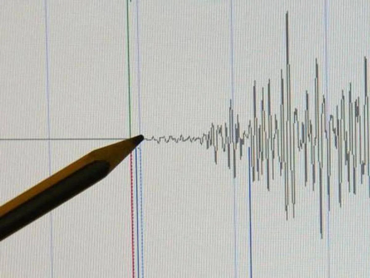 Terremoto Campi Flegrei, scossa di magnitudo 3.0 nella notte: sciame sismico in corso