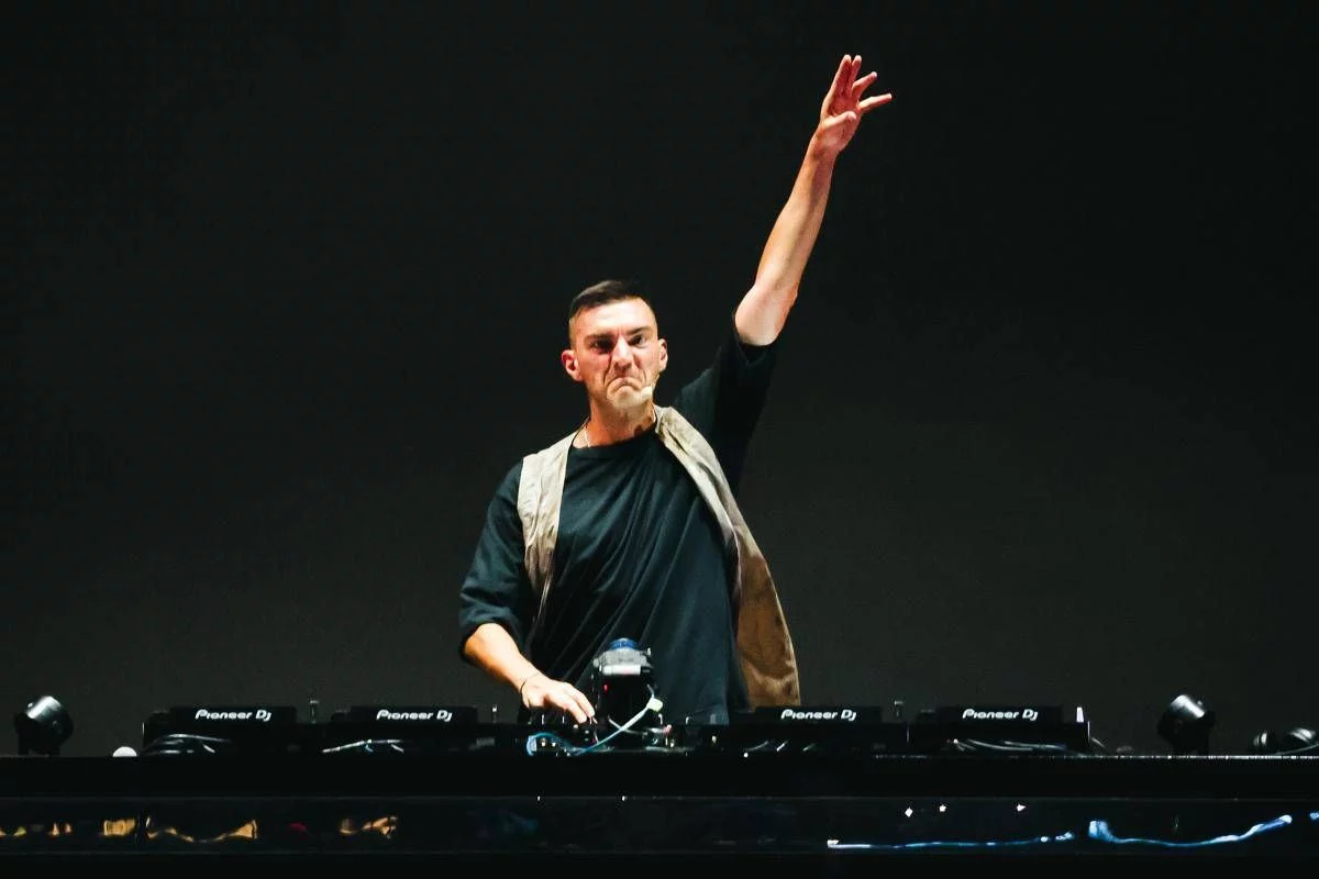 Milano Cortina, Gabry Ponte dà spettacolo nella cerimonia di chiusura sulle note di ‘Blue – Da Ba Dee’