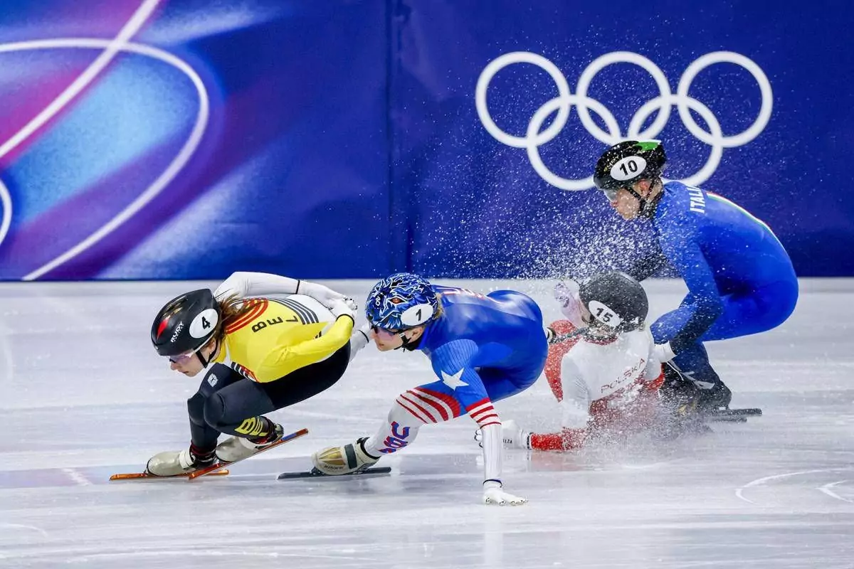 Milano Cortina, incidente durante gara Fontana: Sellier tagliata da lama sul volto. Cos’è successo