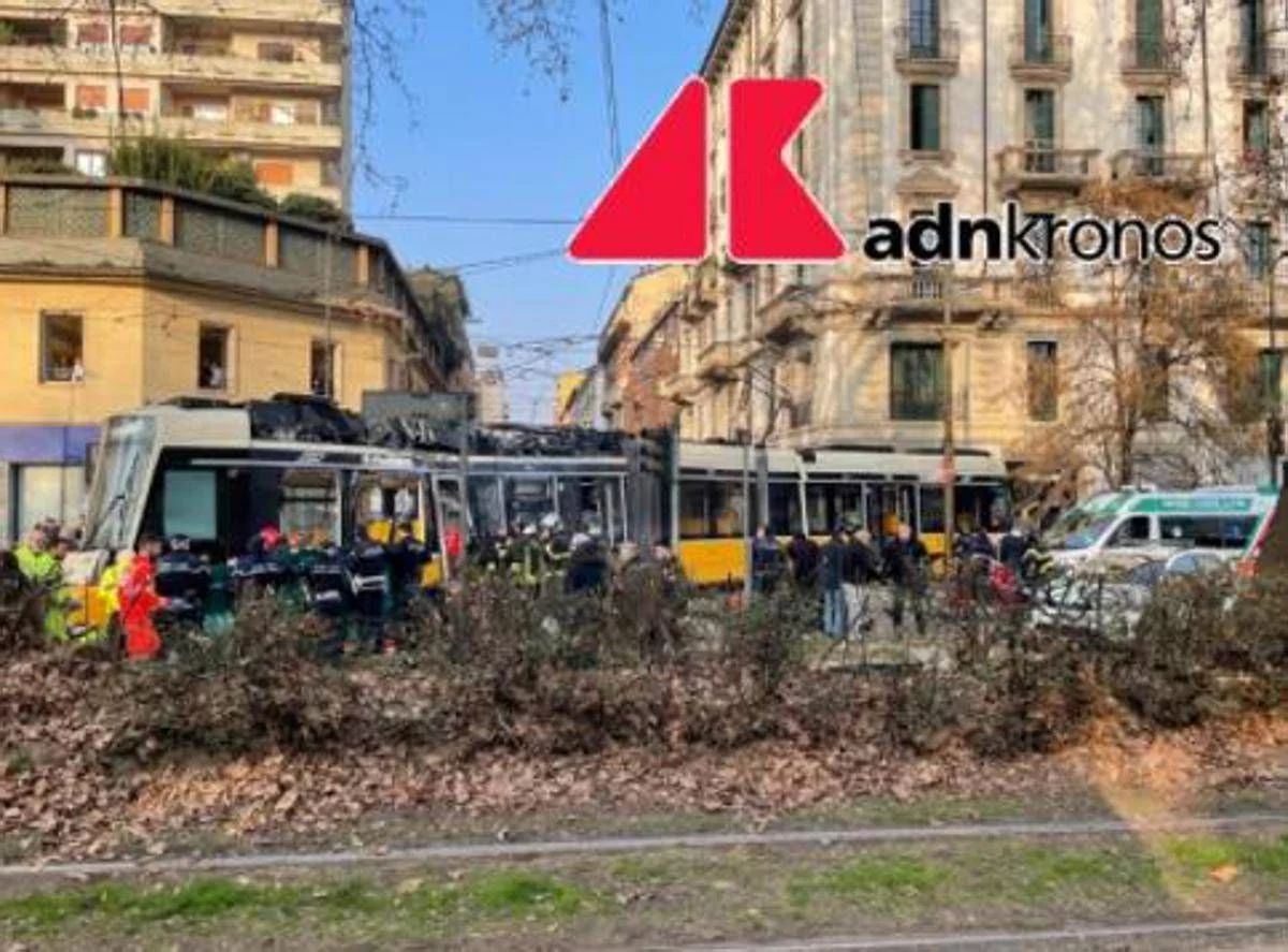Milano, tram deraglia in centro: un morto e oltre 20 feriti, alcuni gravi