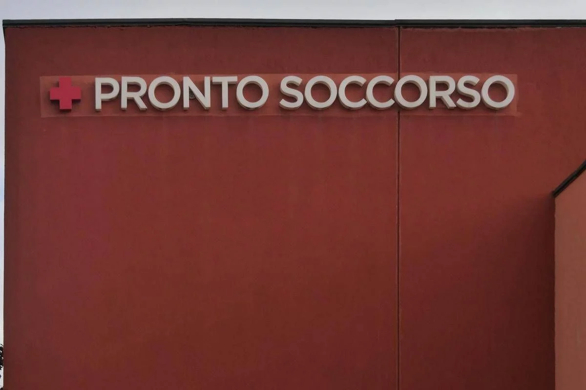 Milano, vola giù dalla finestra a scuola durante la ricreazione: ferita 11enne