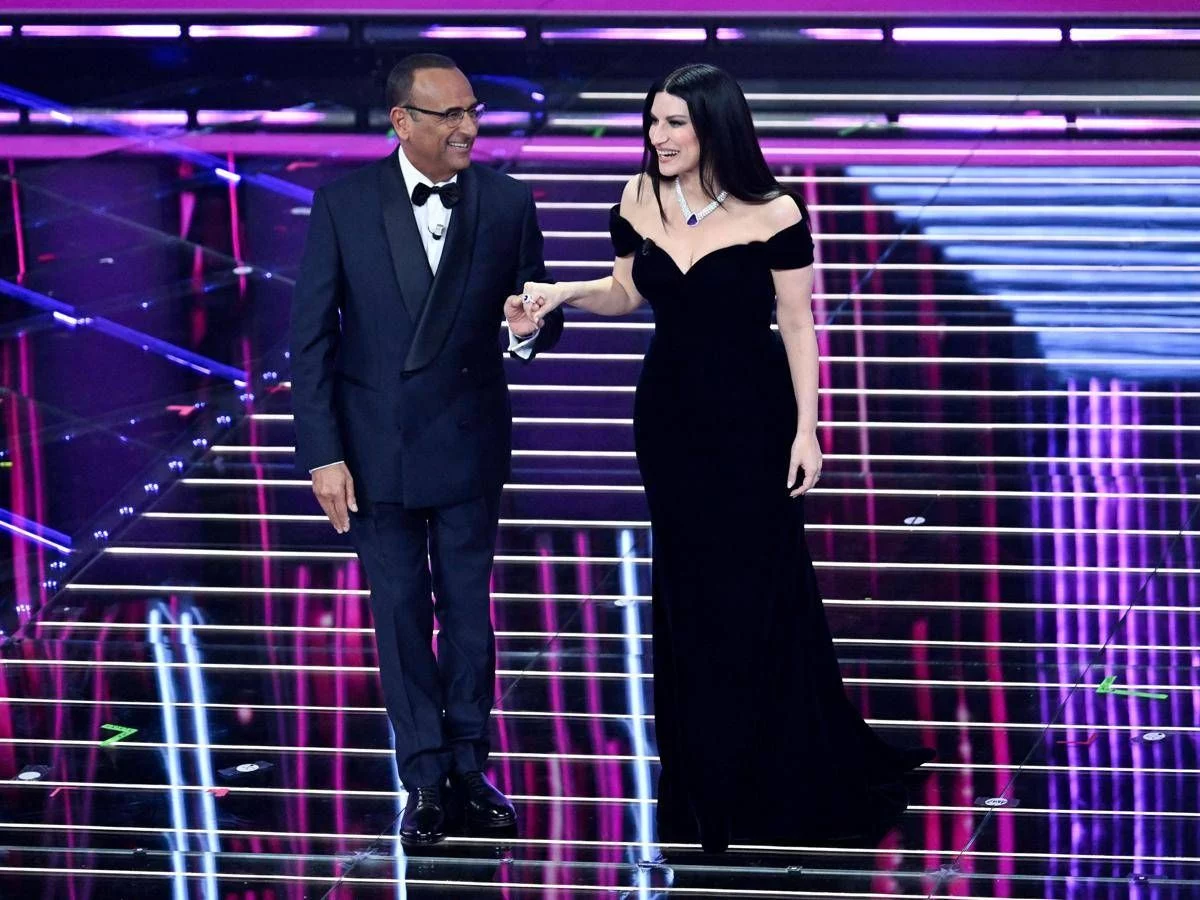 Sanremo 2026, Laura Pausini ‘inciampa’ sulle parole: lo ‘sfottò’ di Can Yaman
