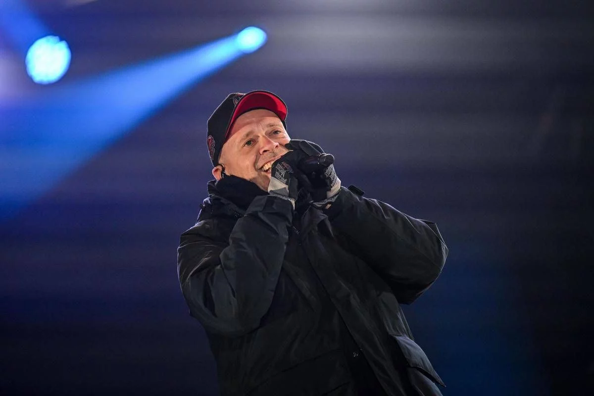 Sanremo 2026, Max Pezzali protagonista della Costa Toscana: dagli 883 alla carriera solista