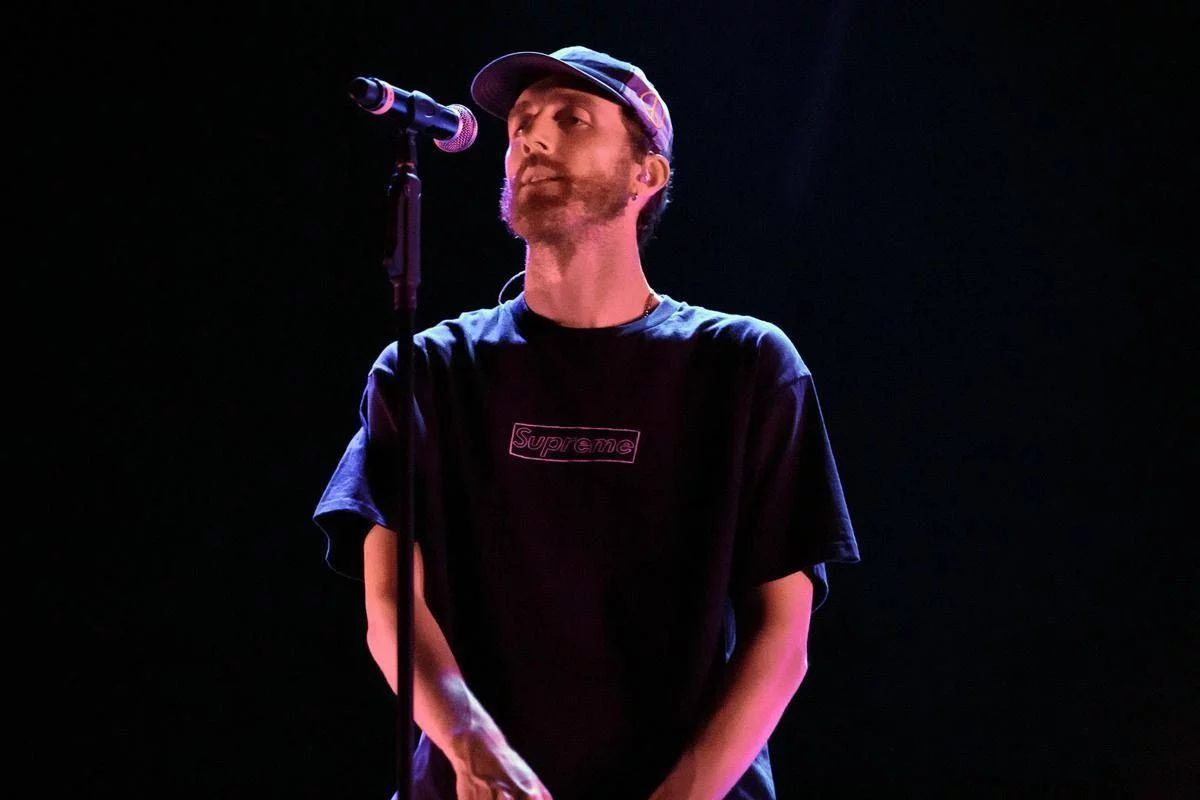 Sanremo 2026, Mecna chi è: la cover con Mara Sattei