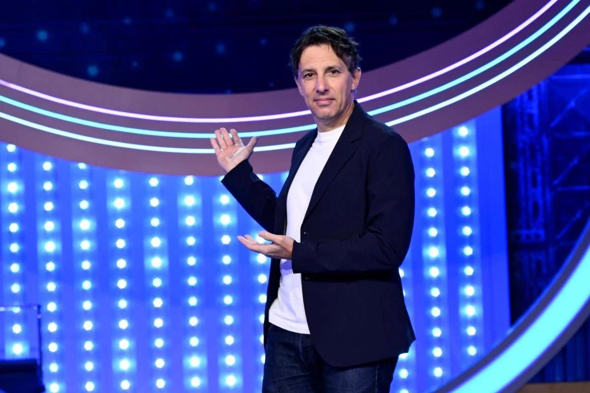 Sanremo 2026, co-conduttore Ubaldo Pantani: chi è l’imitatore di Lapo Elkann