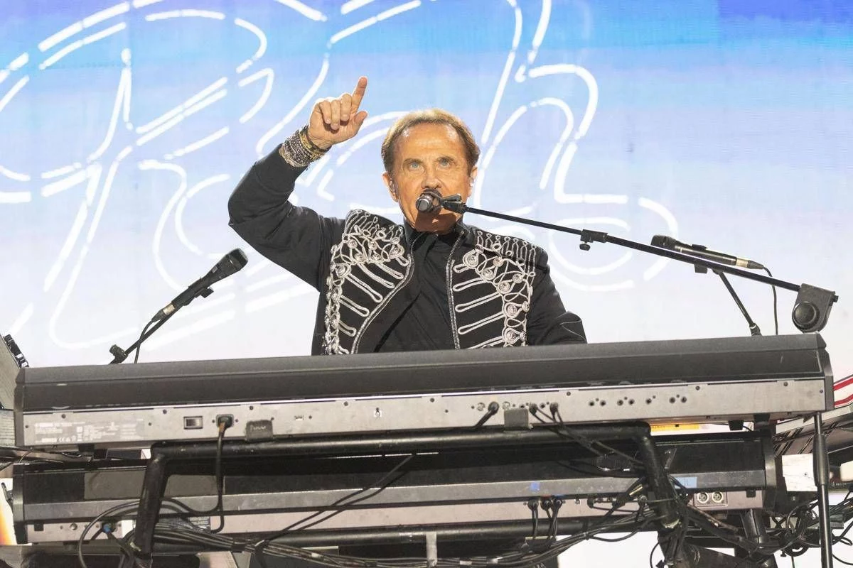 Sanremo 2026, i Pooh ospiti del Suzuki stage: il gran finale