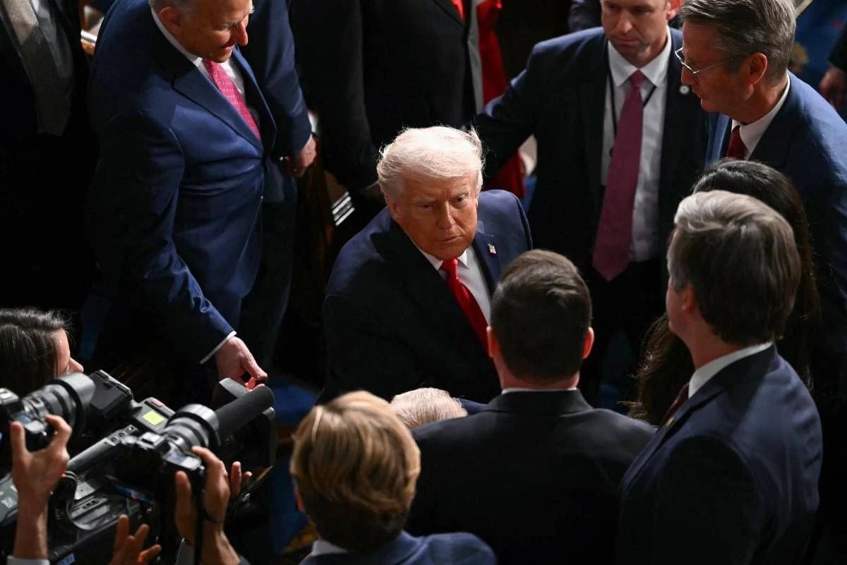 Trump, discorso record di 108 minuti tra proteste e silenzi