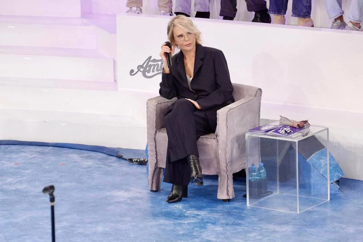 Amici, oggi domenica 1 marzo: gli ospiti di Maria De Filippi