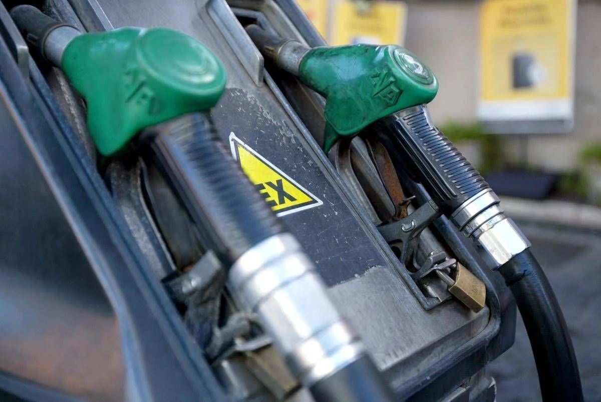 Benzina, i prezzi di oggi: gasolio supera i 2,1 euro al litro