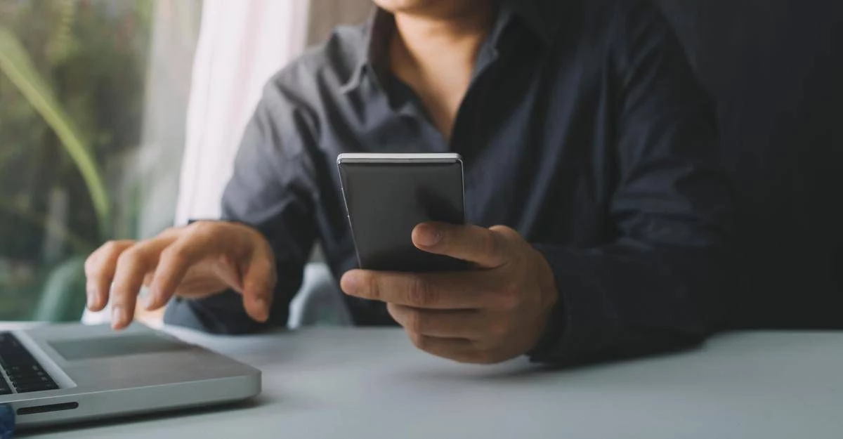 Boom prezzi petrolio e bollette, Ue ‘raccomanda’ smart working