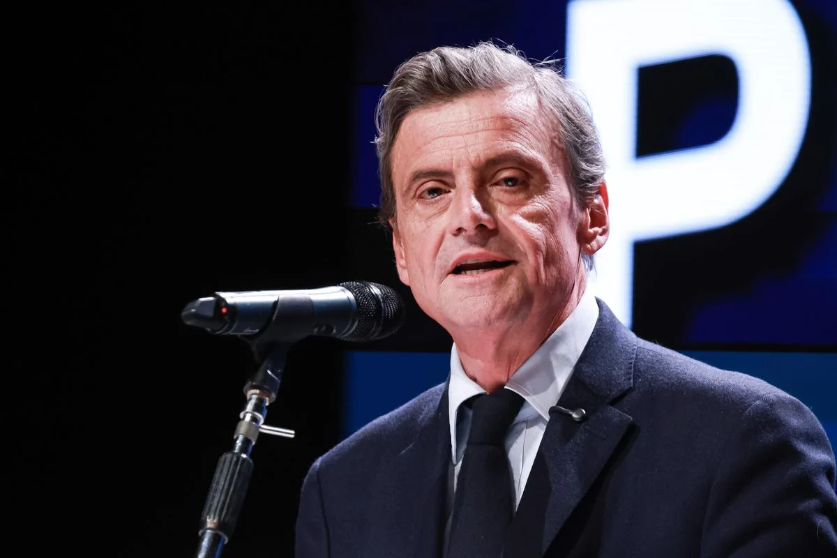 Calenda contro tutti: lite con Magi e Sensi, poi l’attacco a Conte sull’Ucraina