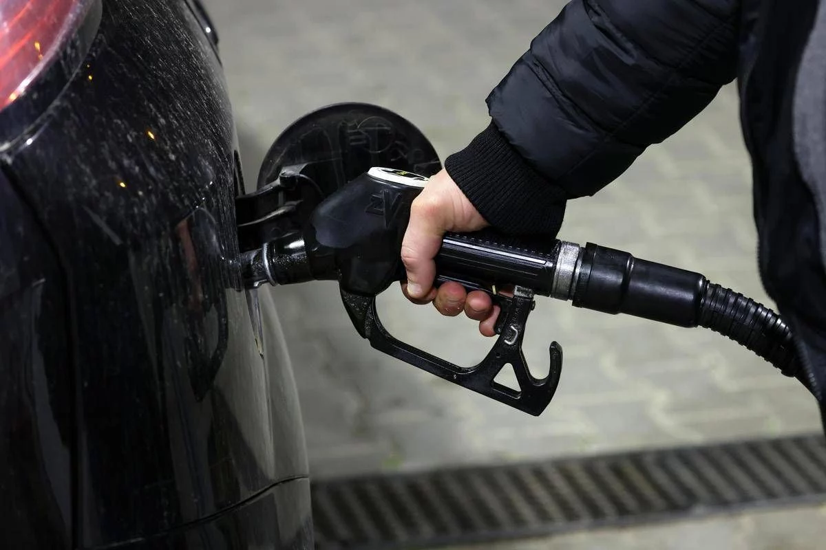 Carburanti, rallenta ma non si ferma corsa dei prezzi per diesel e benzina