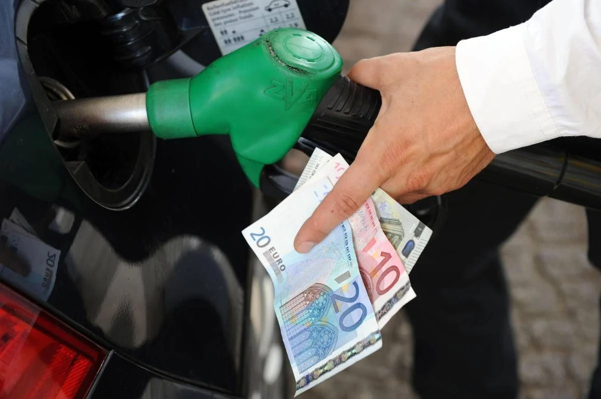 Carburanti, stangata prezzi in 10 anni: diesel +75,5% e benzina +38%
