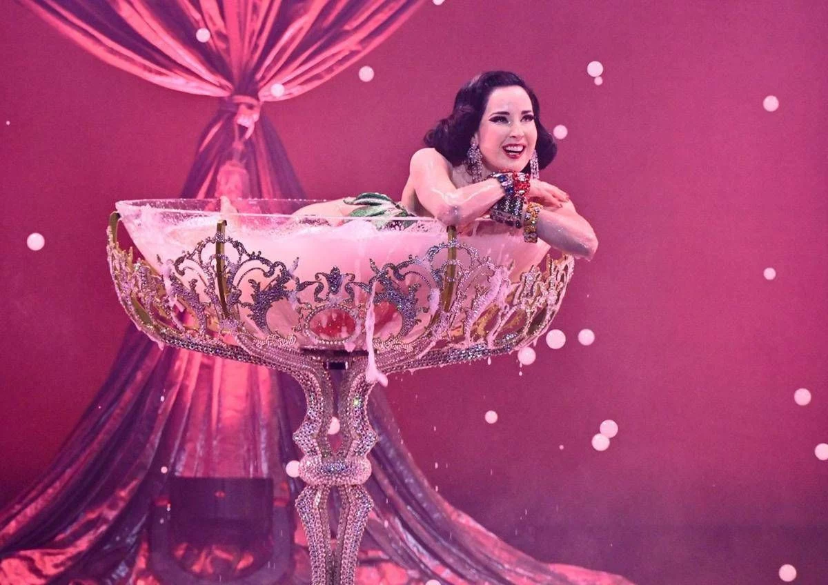Dita Von Teese: “Il burlesque oggi è potere, non solo seduzione”