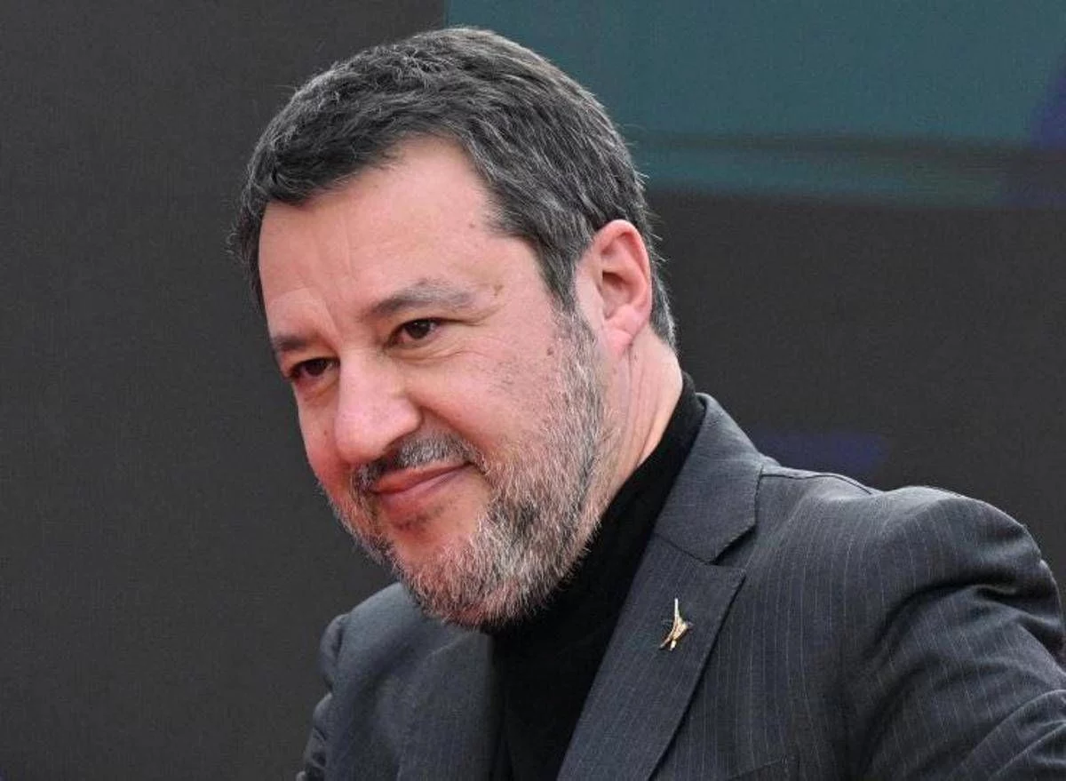 Festa del papà, Salvini fa gli auguri e posta la foto di Nathan della famiglia del bosco