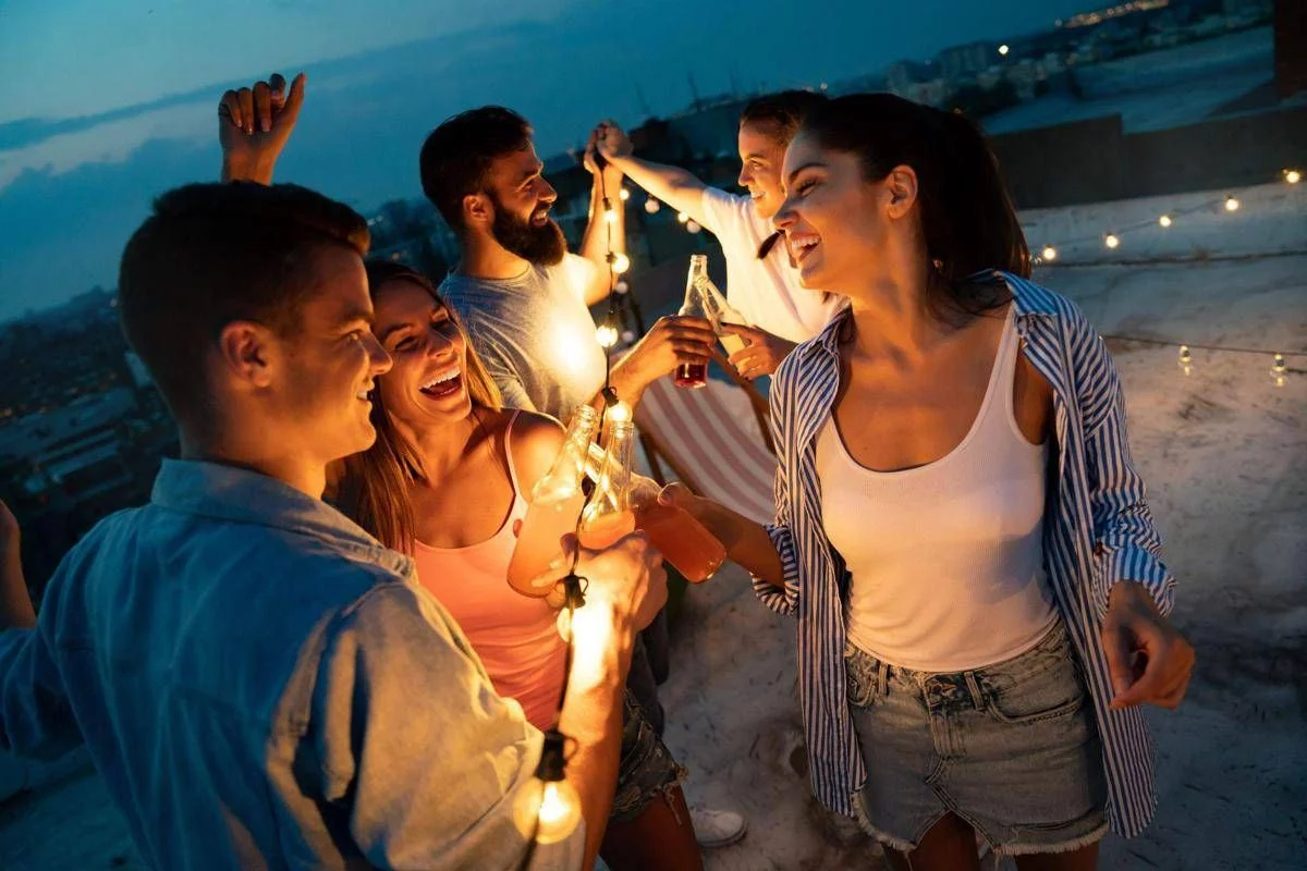 Food: ricerca Birra Messina, per Gen Z aperitivo occasione per esprimere se stessi