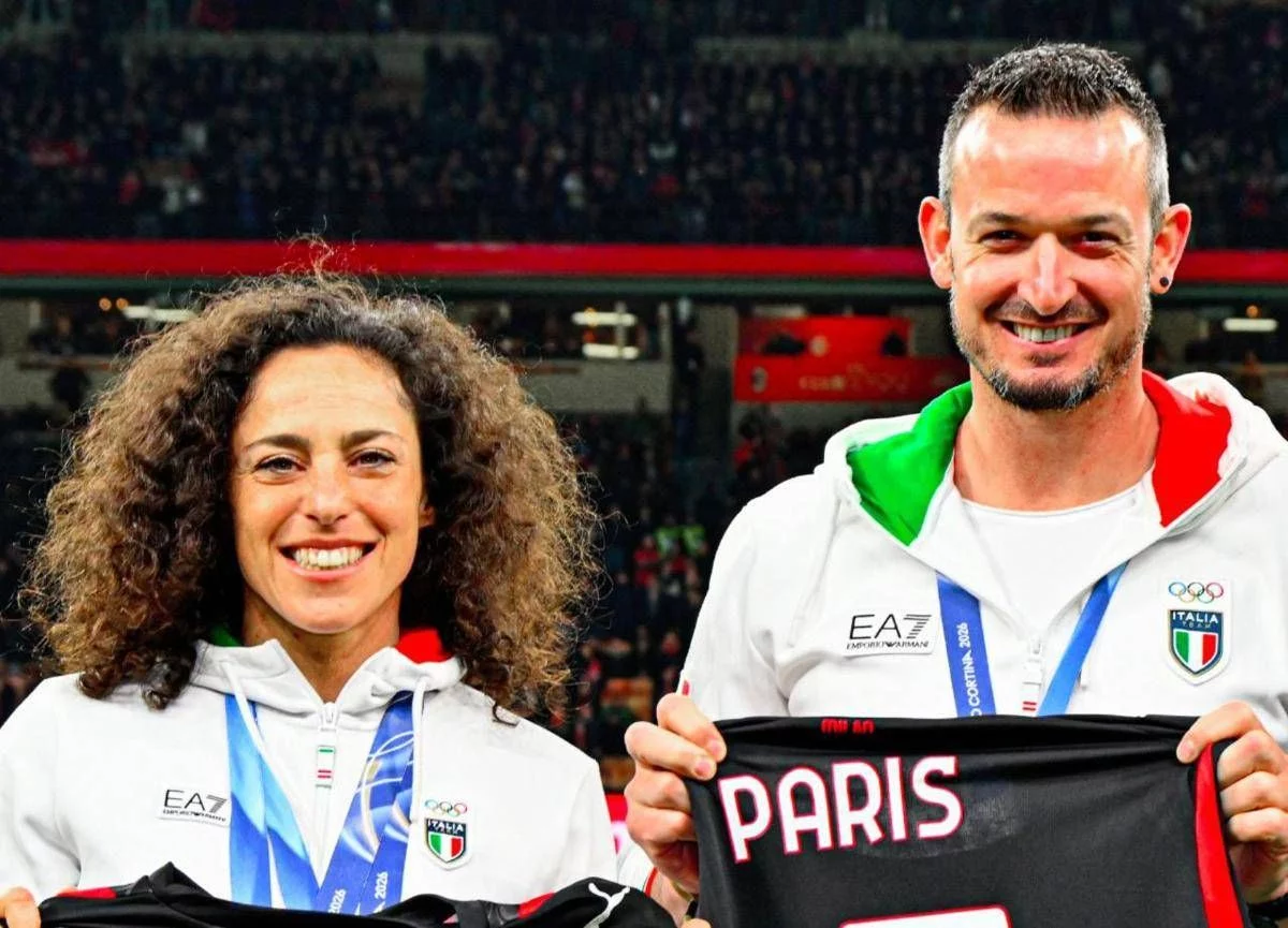 Il Milan ‘abbraccia’ Brignone e Paris prima del derby con l’Inter: il tributo ai medagliati di Milano Cortina