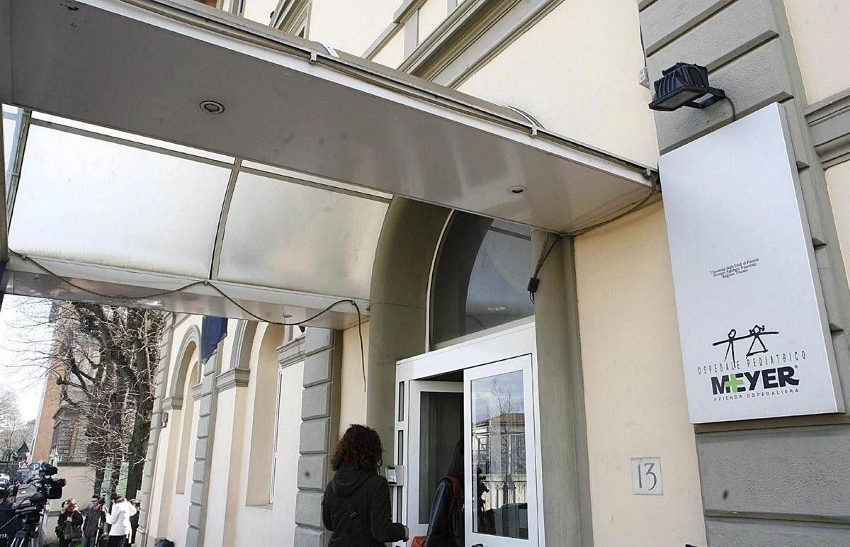 Incidente a Prato, bambina di 5 anni travolta da un’auto: è grave﻿