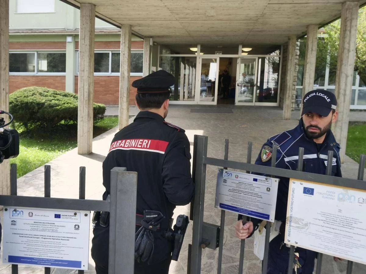Insegnante accoltellata da studente a Bergamo, Bertolaso: “Salvata da trasfusione in elicottero”