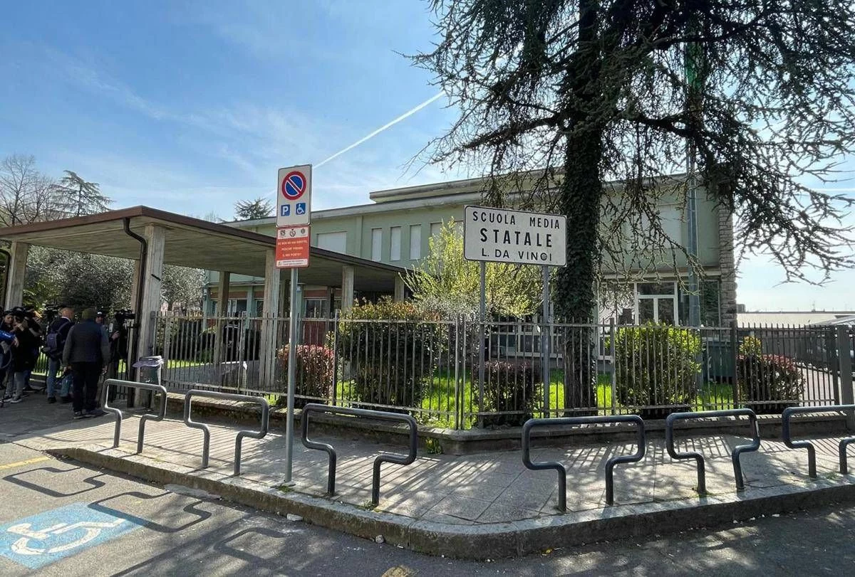 Insegnante accoltellata da studente a Bergamo, migliorano condizioni: uscita da terapia intensiva