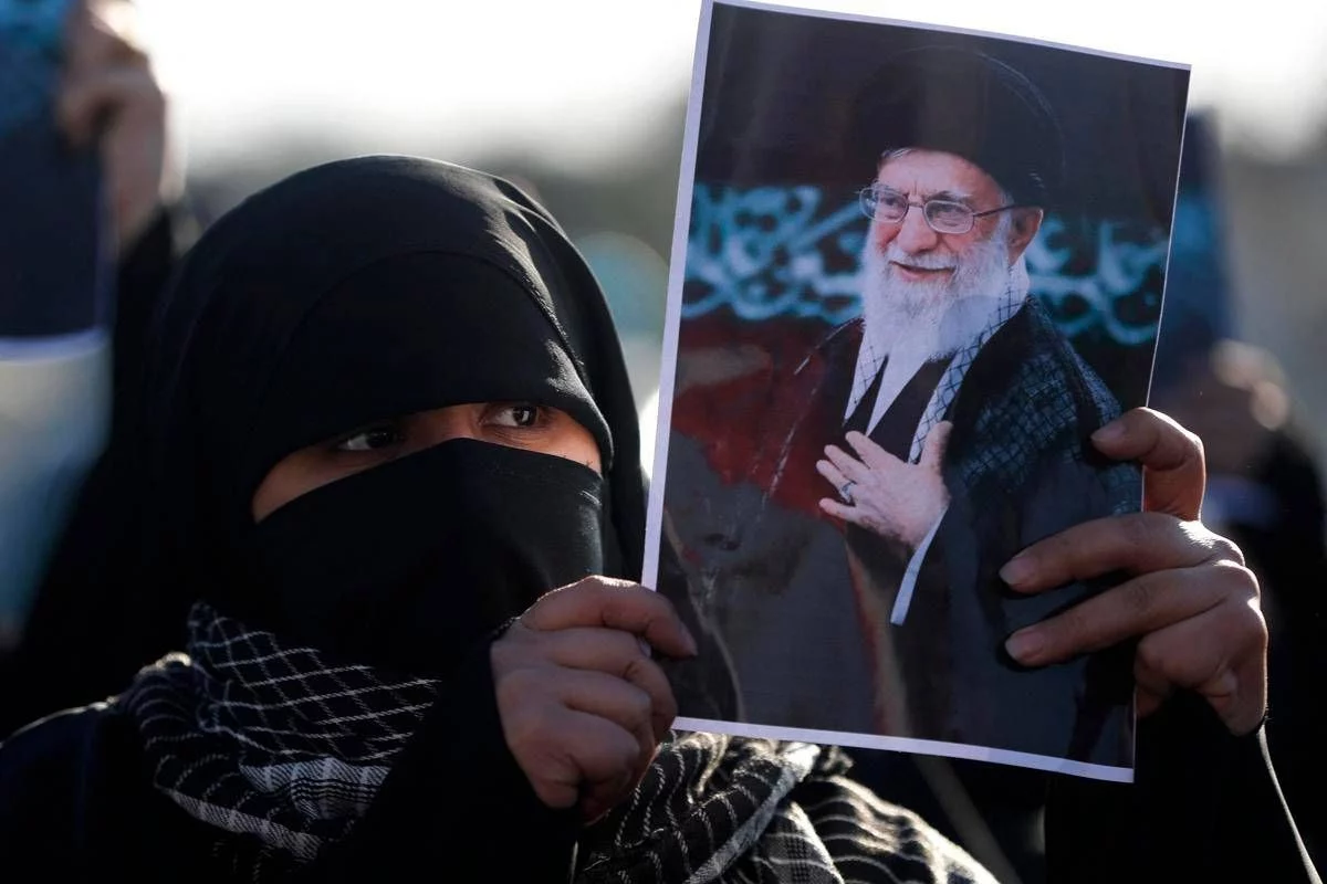 Iran, chi guida il Paese dopo l’uccisione di Khamenei: le 4 figure chiave