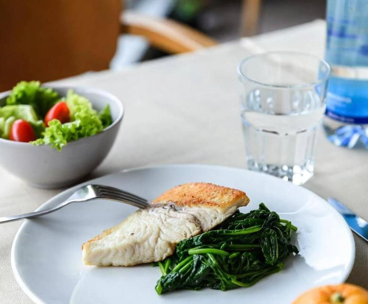 La dieta per invecchiare senza malattie, i cibi per arrivare ‘sani’ a 70 anni: lo studio