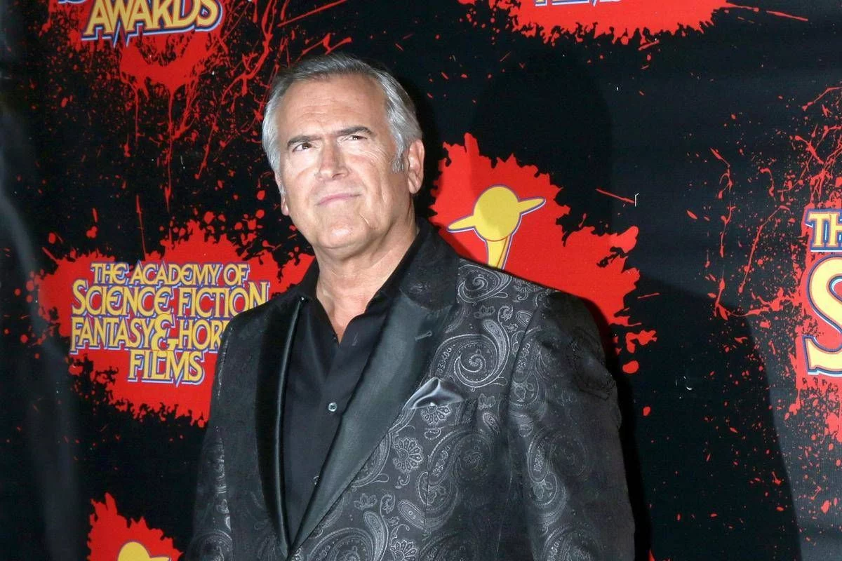 La star di ‘La Casa’ Bruce Campbell rivela di avere il cancro: “Ma non temete, sono un vecchio figlio di putt…”