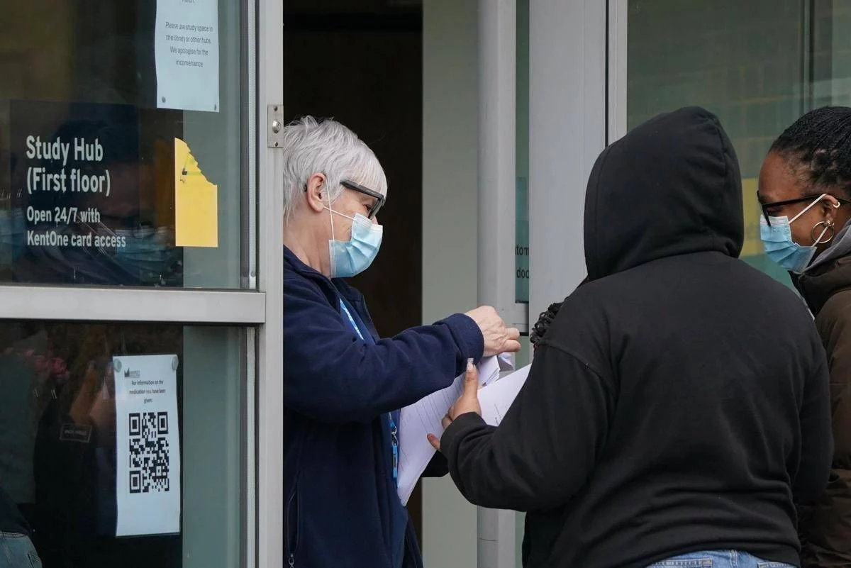 Meningite, epidemia fra studenti in Uk: 2 morti e 15 casi confermati