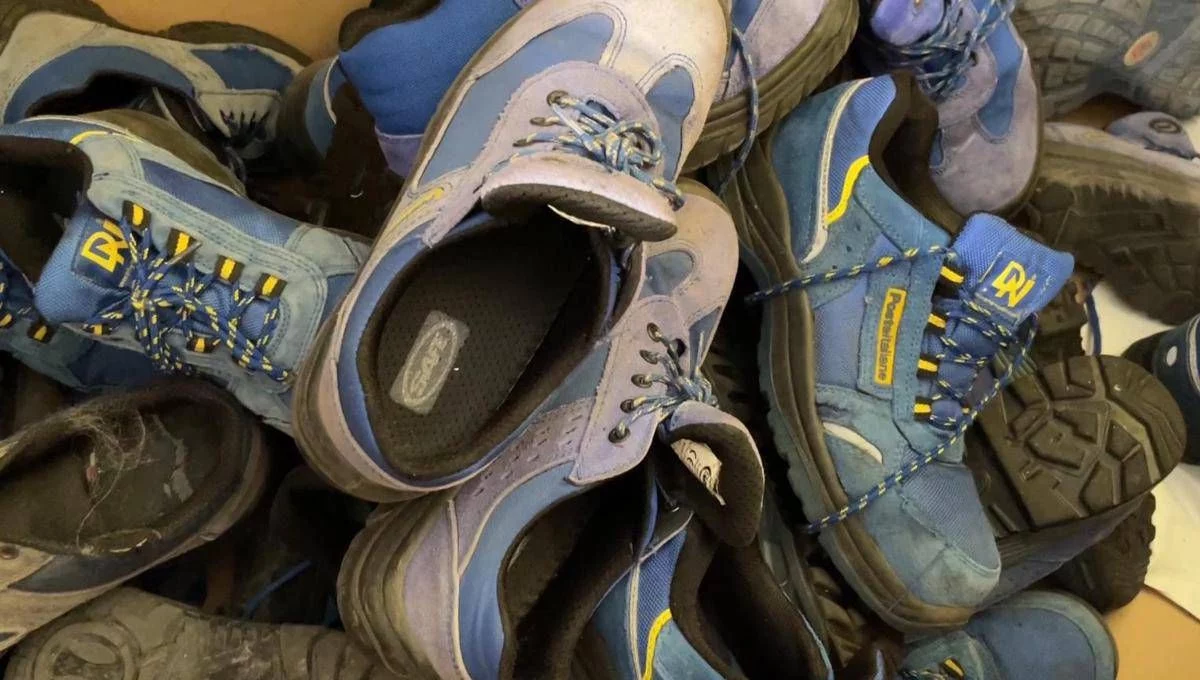 Poste, da scarpe portalettere a pavimenti antitrauma per bambini, ‘scarpa vecchia fa buon gioco’ diventa realtà