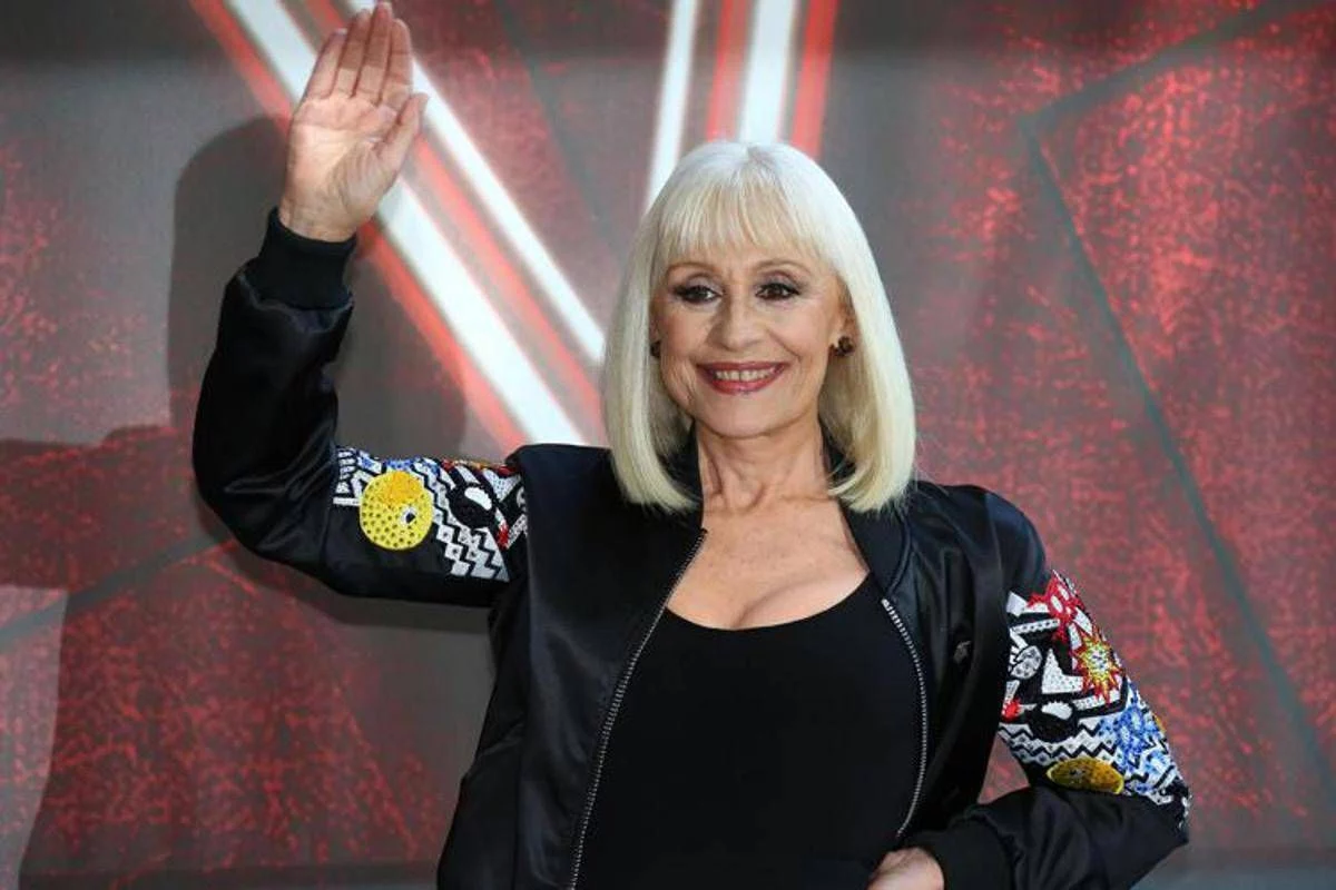 Raffaella Carrà, spunta il figlio adottivo segreto: è l’ex segretario e manager
