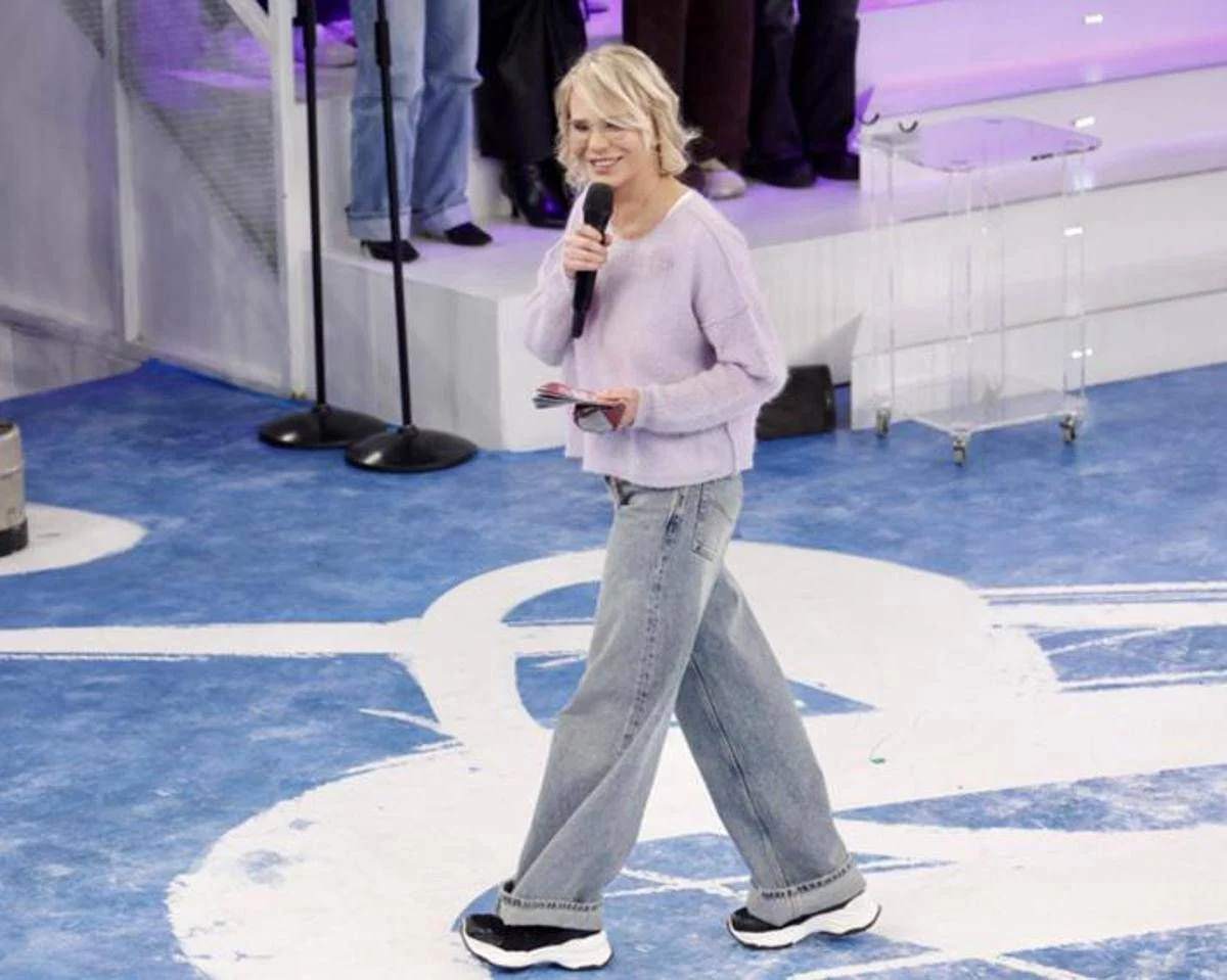 Rivoluzione nel serale di ‘Amici’, i giudici saranno 4 e sui social è caccia al nome