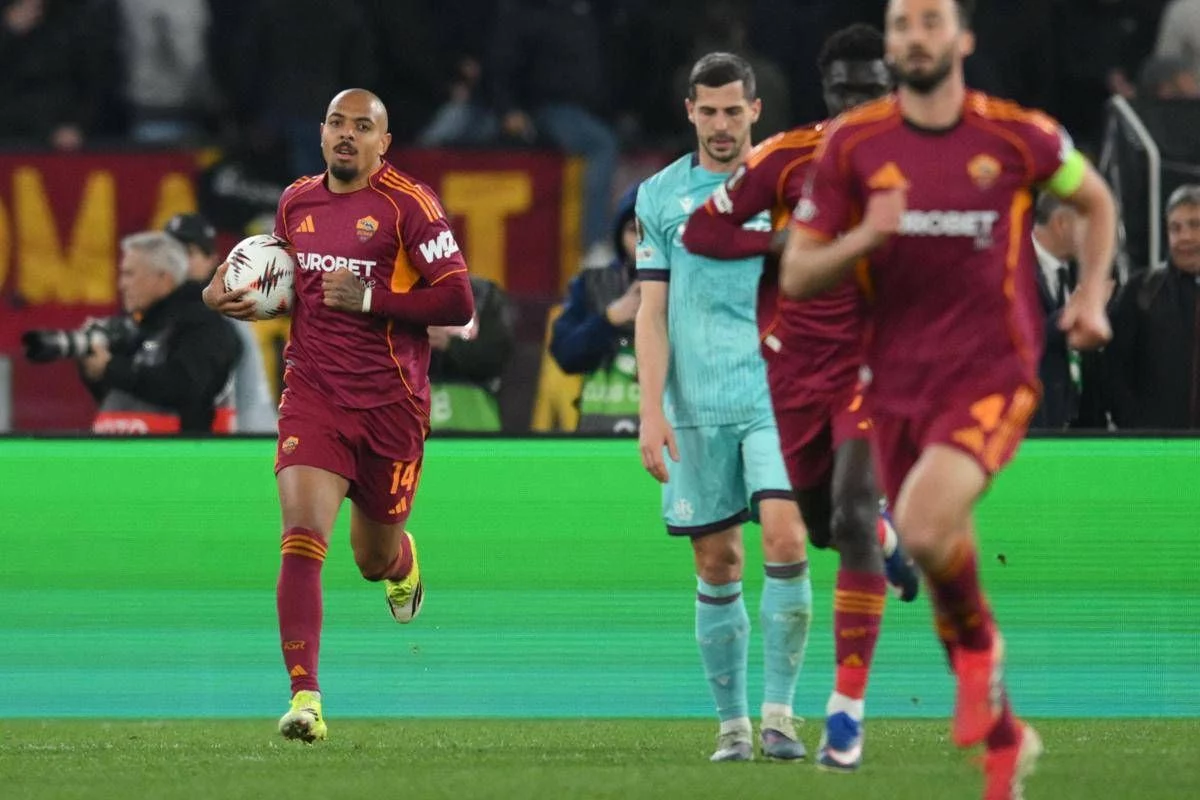Roma-Bologna, rigore segnato da Malen ma i giallorossi chiedono un altro penalty. Cos’è successo in Europa League