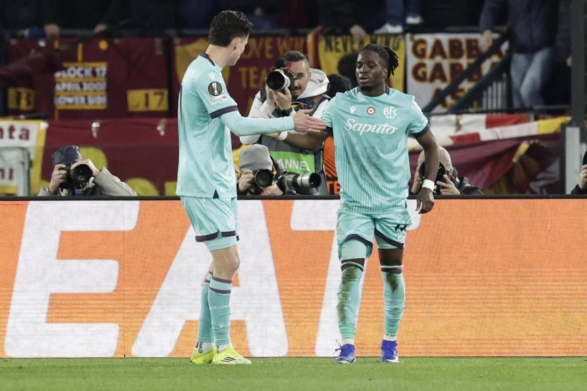 Roma-Bologna, vantaggio rossoblù con Rowe tra le proteste. Cos’è successo in Europa League