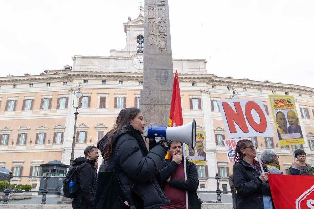 Roma, oggi manifestazione per lo stop alla guerra e il no al Referendum