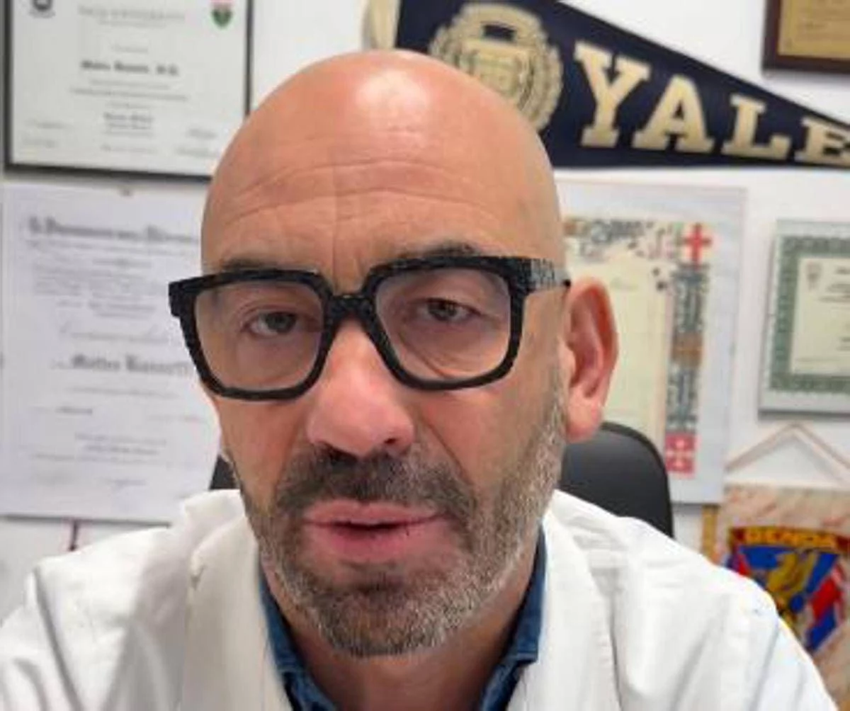 Smartphone prima di dormire? “Provoca problemi seri”, l’allarme di Bassetti