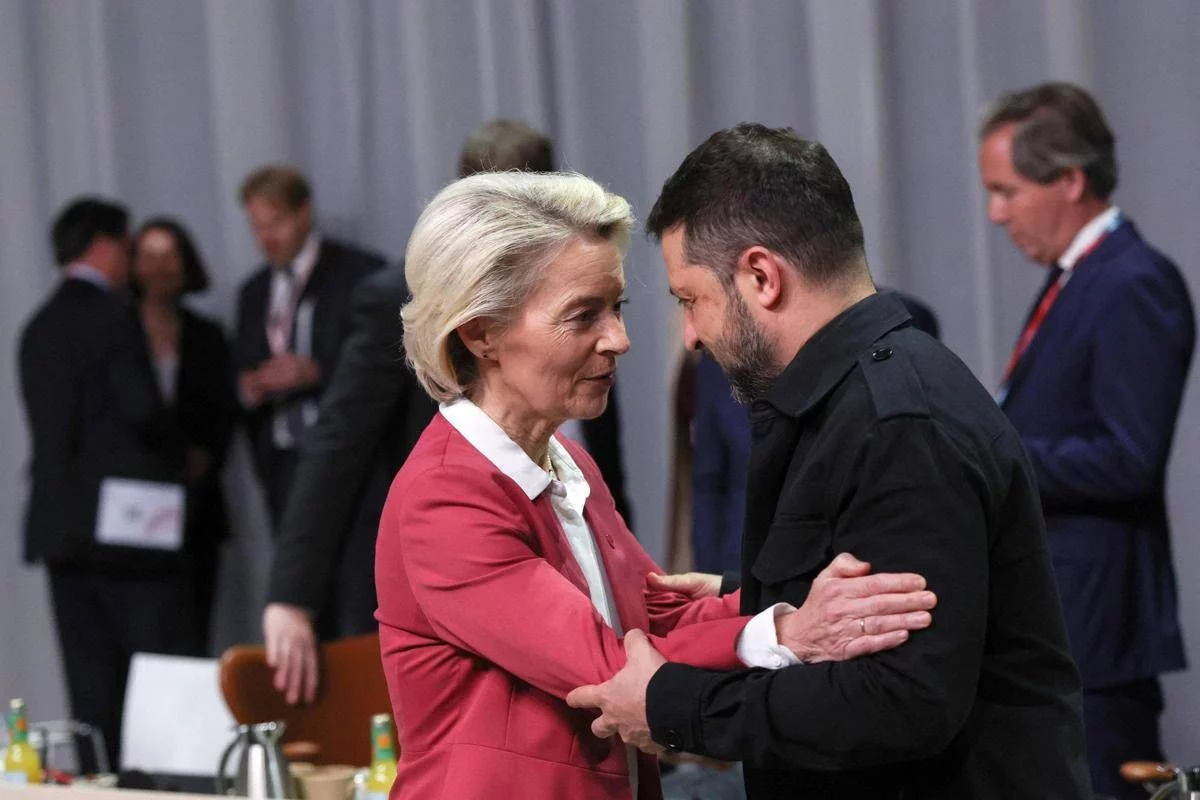 Ucraina, Zelensky sente von der Leyen. Ue al lavoro per sbloccare prestito da 90 miliardi a Kiev