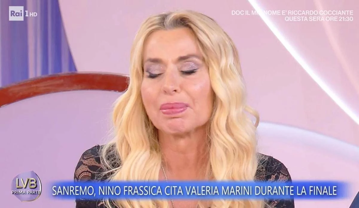 Valeria Marini in lacrime a La volta buona: “Frassica mi ha offesa”. Ed esce dallo studio