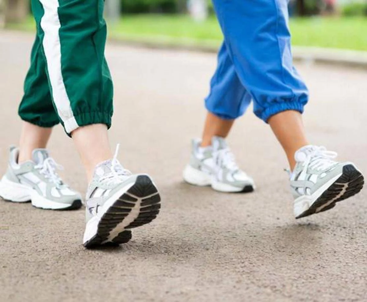 Camminare di pomeriggio è meglio per la glicemia, lo studio e l’orario ideale