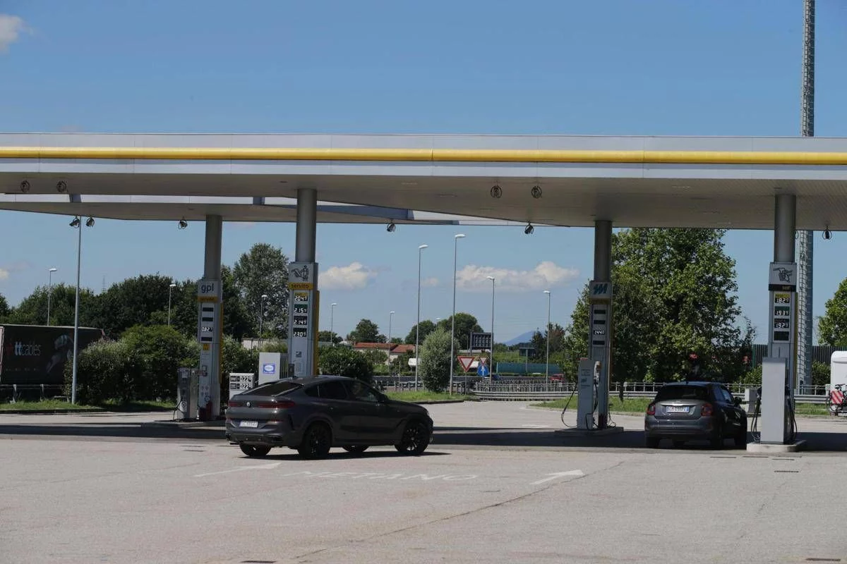Carburanti, in aree di servizio Concessioni Autostradali Venete sconto di 5 centesimi per litro