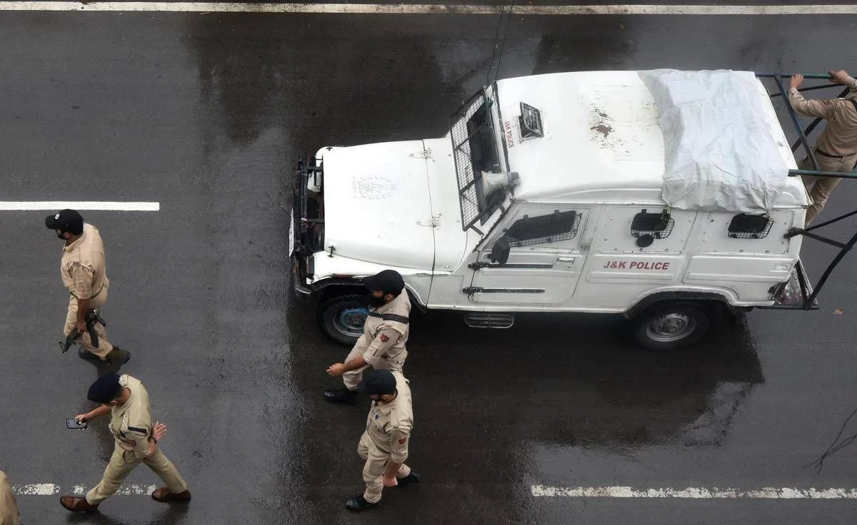 Costruiscono finto casello e incassano il pedaggio per un anno e mezzo, l’incredibile truffa in India