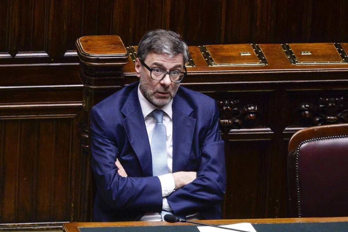 Dfp al voto, Giorgetti: “Un Paese indebitato non è totalmente libero. Oggi intervento su accise”