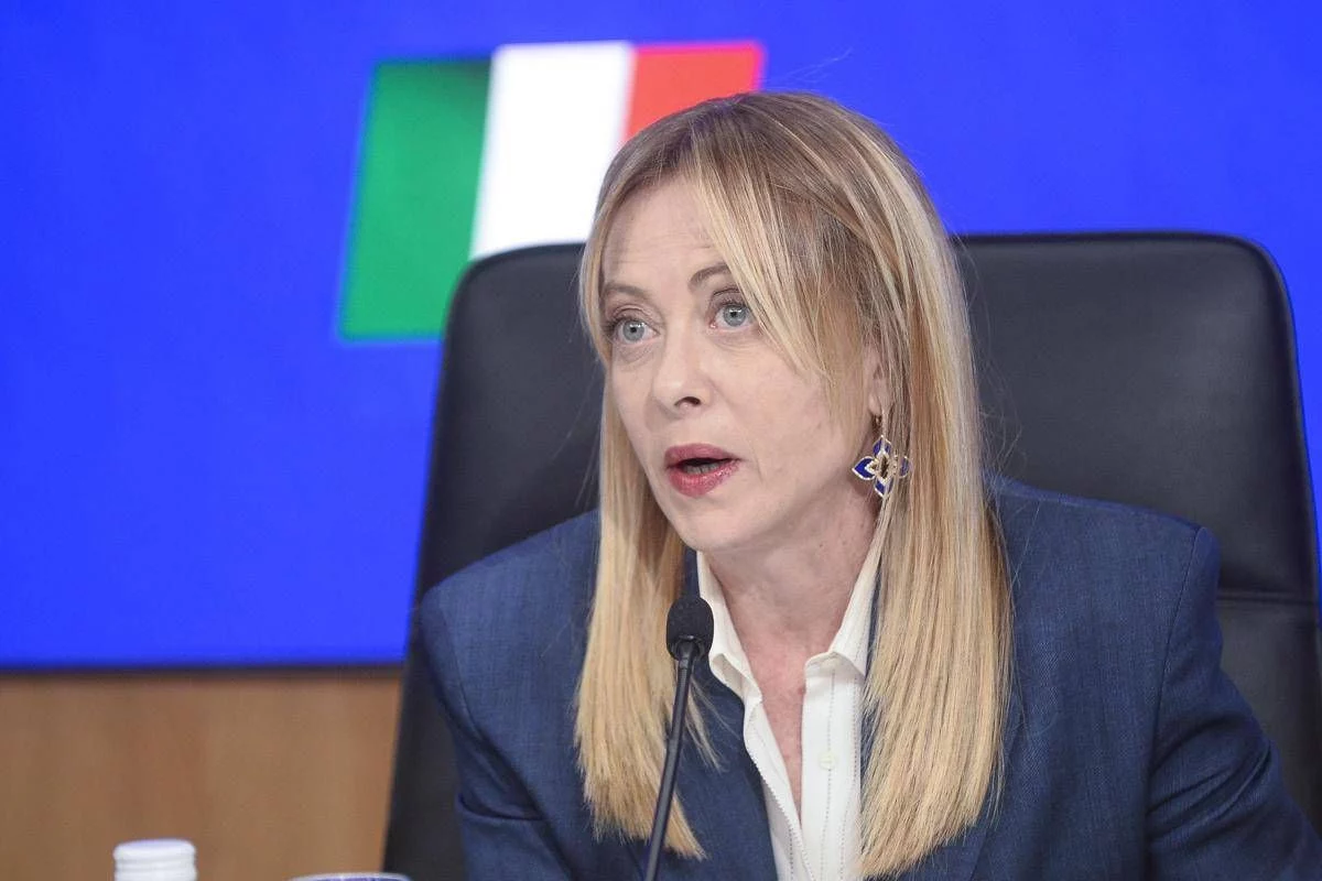 Energia, verso proroga più breve per taglio accise. Meloni: “Ue sia coraggiosa”