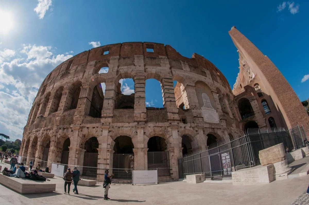 Far west dei biglietti del Colosseo, la denuncia delle guide turistiche contro il ‘secondary ticketing’